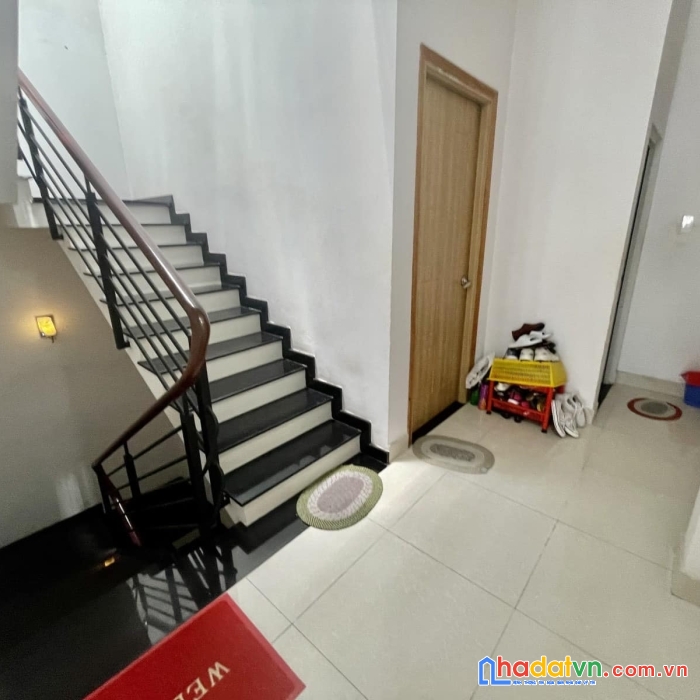 Bán nhà tân phú, ngay đầm sen, 4 tầng, 80m2, ngang bề thế 5m, xe hơi tận nhà