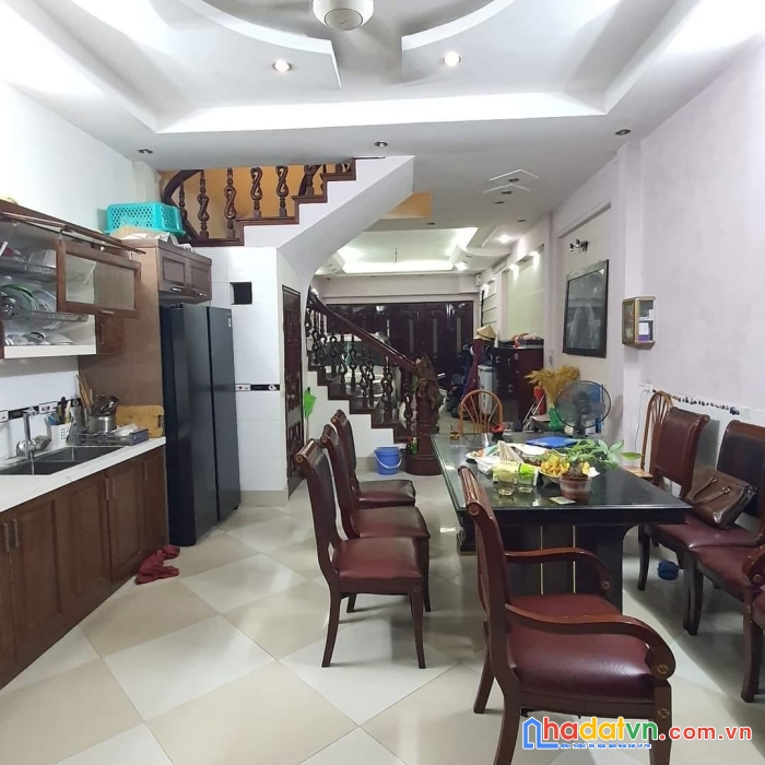 Bán nhà trần quốc hoàn, cầu giấy, phân lô, 3 ô tô tránh, kinh doanh đỉnh, 70m, 17.8 tỷ