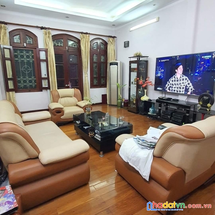 Bán nhà trần quốc hoàn, cầu giấy, phân lô, 3 ô tô tránh, kinh doanh đỉnh, 70m, 17.8 tỷ