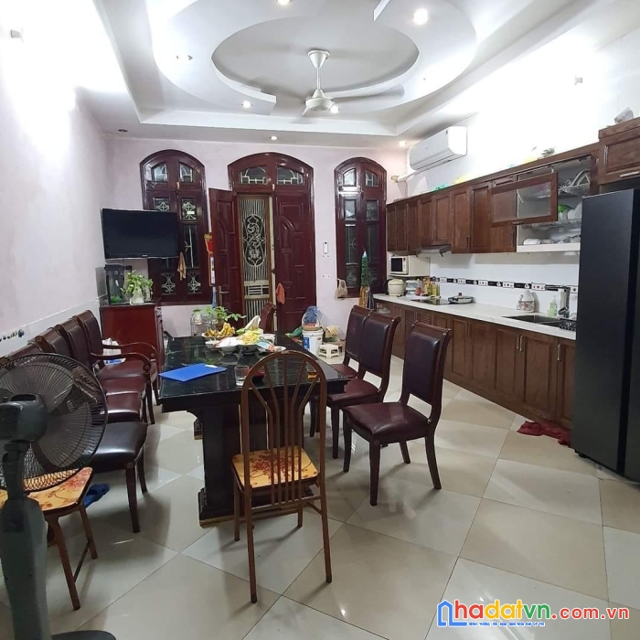 Bán nhà trần quốc hoàn, cầu giấy, phân lô, 3 ô tô tránh, kinh doanh đỉnh, 70m, 17.8 tỷ