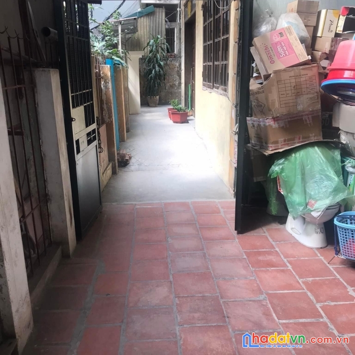 Bán đất tặng 2 căn nhà cấp 4 trần quốc vượng, cầu giấy, 180m2, mt 17m, giá 16.8 tỷ