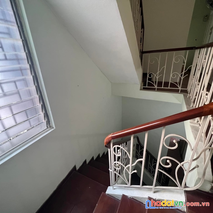 Bán nhà gấp phố thái thịnh gần ô tô  dt 62m2 x 4 tầng mt 4,5m  giá chỉ 4,5 tỷ.