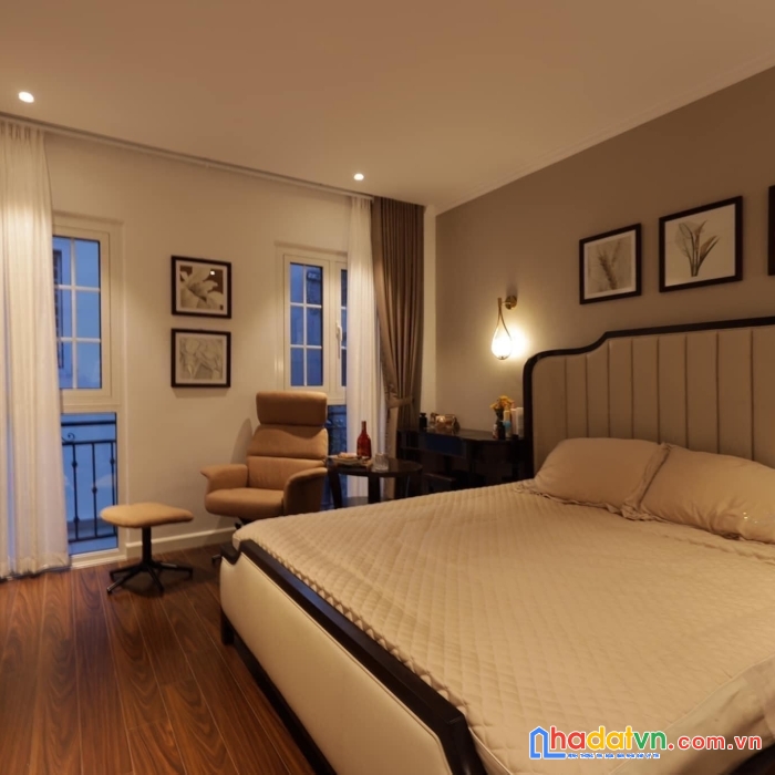 Hiếm! nhà đẹp lô góc 3 mặt thoáng p.thạch bàn 5 tầng, 35m,ô tô tránh 3 gác,nhỉnh 3 tỷ