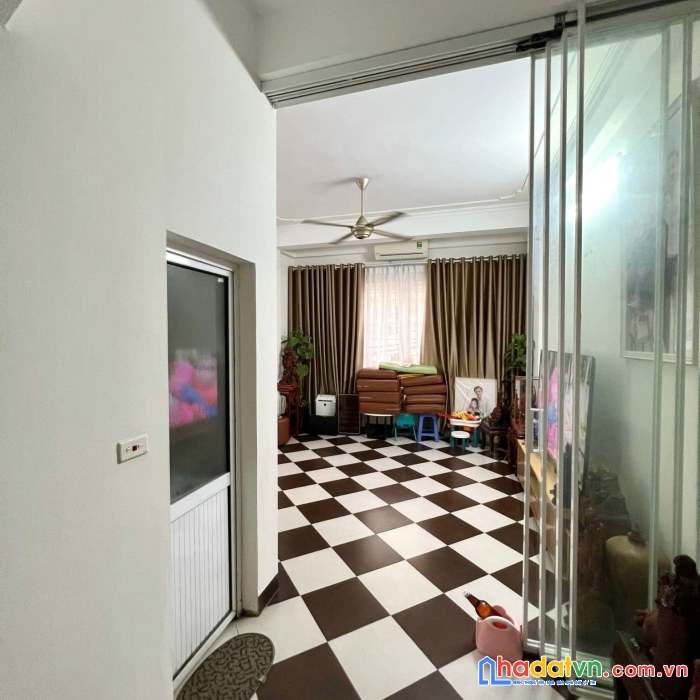 Bán nhà nguyễn an ninh hoàng mai hà nội 50m2x5tx6m mặt tiền. gara 7 chỗ thang máy nhập khẩu.