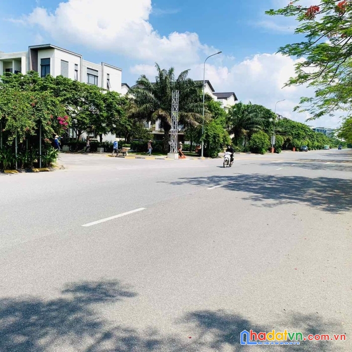 Bán nhanh căn nhà mặt phố 120m centa city giá cực hấp dẫn đã có sổ hông mua được lời ngay hơn tỷ.