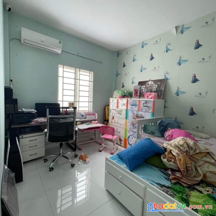 Lũy bán bích, tân phú, nhà 2 tầng ở ngay, 52m2, xe hơi đỗ cổng, chỉ 3 tỷ xx