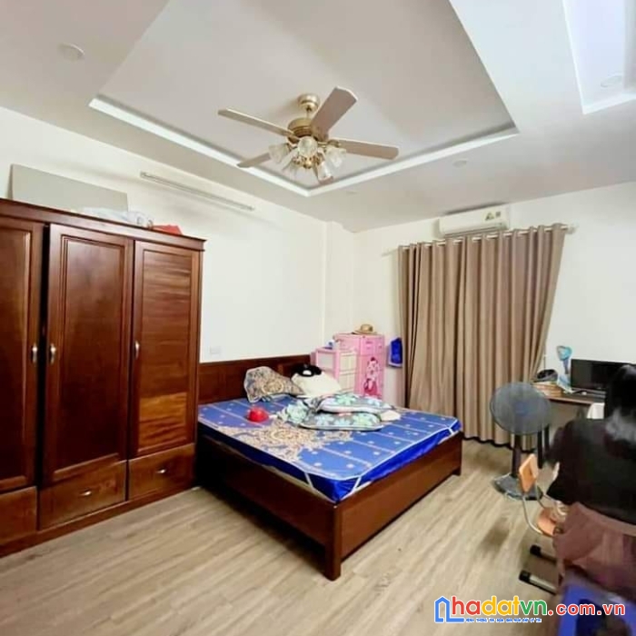 Nhà vị trí đẹp phố vũ tông phan 30m ra ôtô 50m ra mặt phố dt:35m2 4 tầng mt 4m 3 phòng ngủ giá: 3x
