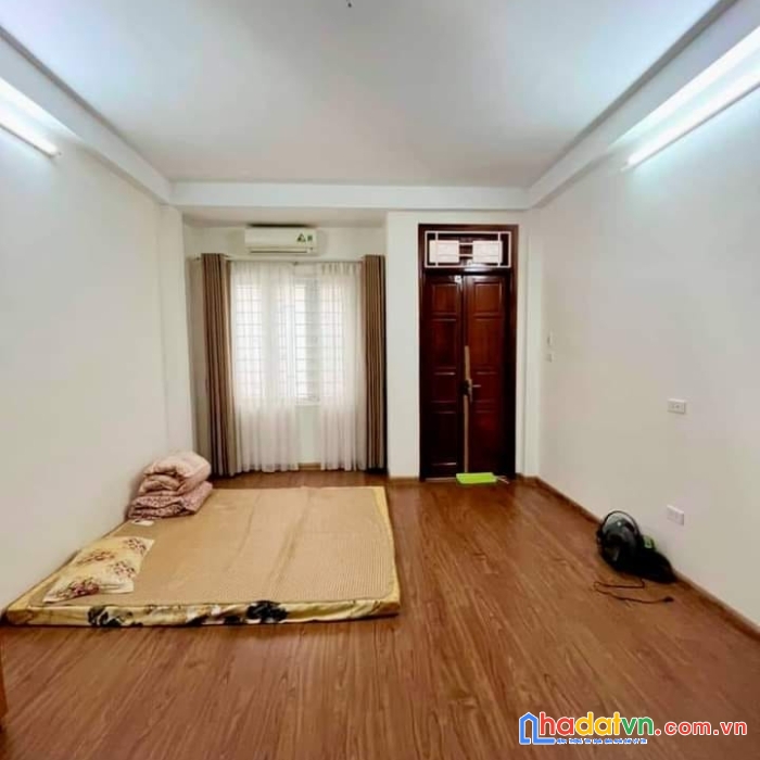 Nhà vị trí đẹp phố vũ tông phan 30m ra ôtô 50m ra mặt phố dt:35m2 4 tầng mt 4m 3 phòng ngủ giá: 3x