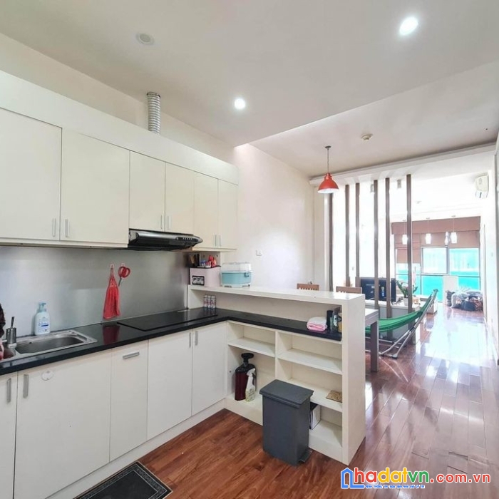 Chính chủ cần cho thuê căn hộ cc 2p ngủ trong tòa nhà mặt phố 10 tầng tại mễ trì, nam từ liêm.