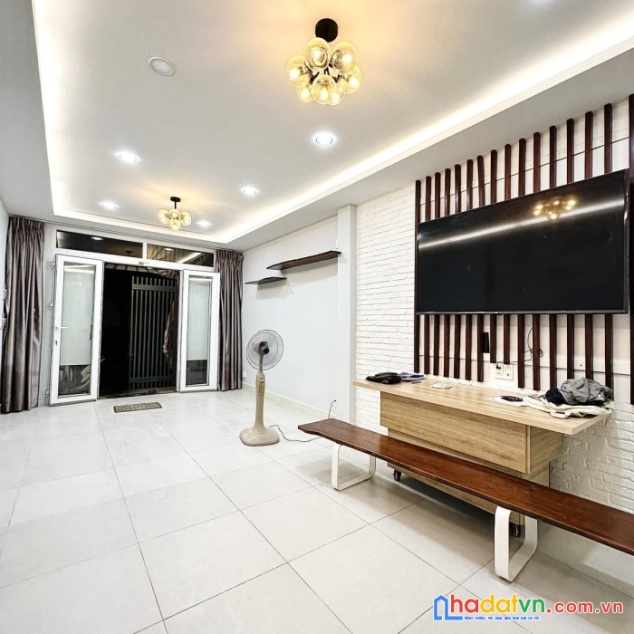 Nhà siêu đẹp, hai mặt hẻm xe hơi lê quang định, bình thạnh, 44m2, 3 tầng, 6 tỷ mấy
