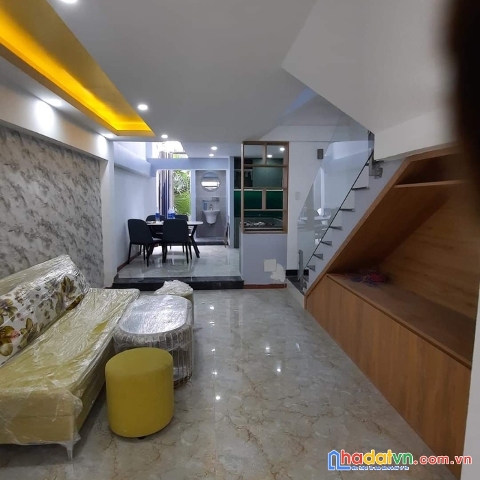 Nhà mới ở ngay 4m x 17m ô tô ra vào  có nội thất đầy đủ ql13 hiệp bình phước