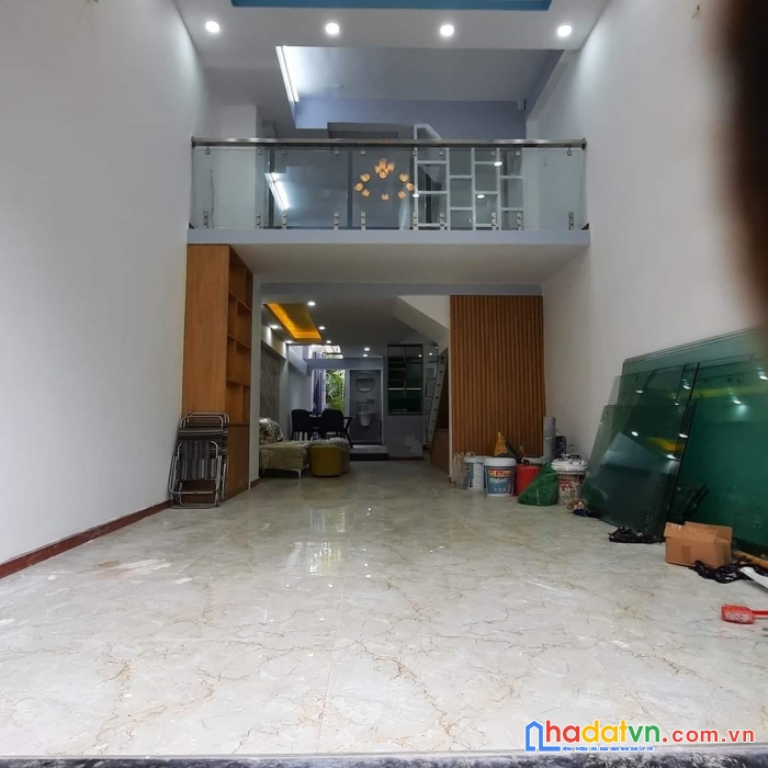 Nhà mới ở ngay 4m x 17m ô tô ra vào  có nội thất đầy đủ ql13 hiệp bình phước