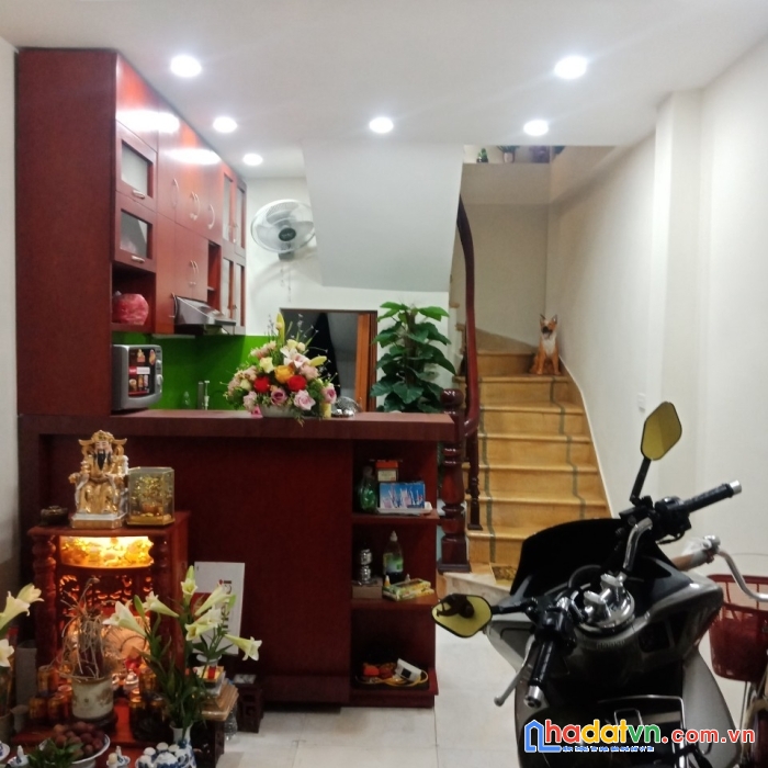 Bán gấp nhà phố láng hạ 60m 3tầng mt 4,5m  chỉ 4,8 tỷ.