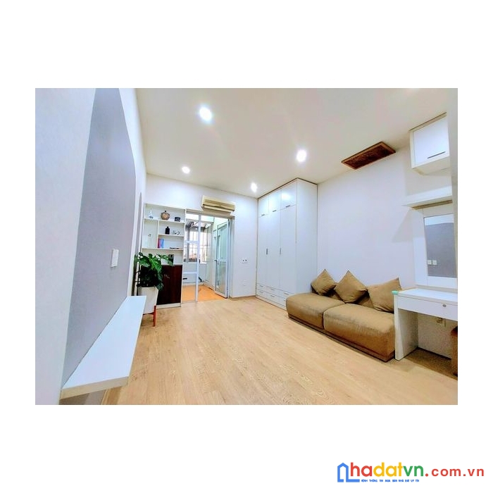 Nhà đẹp giá: 1.35 tỷ có thương lượng sổ đỏ riêng biệt hai bà trưng .