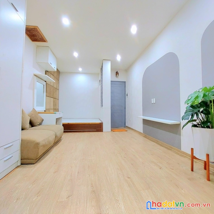 Nhà đẹp giá: 1.35 tỷ có thương lượng sổ đỏ riêng biệt hai bà trưng .