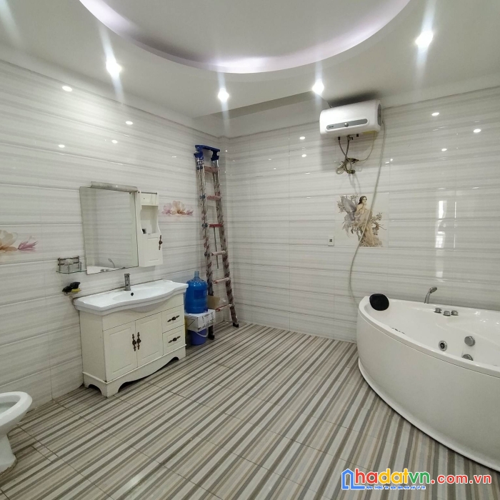 Bán nhà vị trí trung tâm việt hưng - kinh doanh cực đỉnh - ngõ thông ô tô tránh