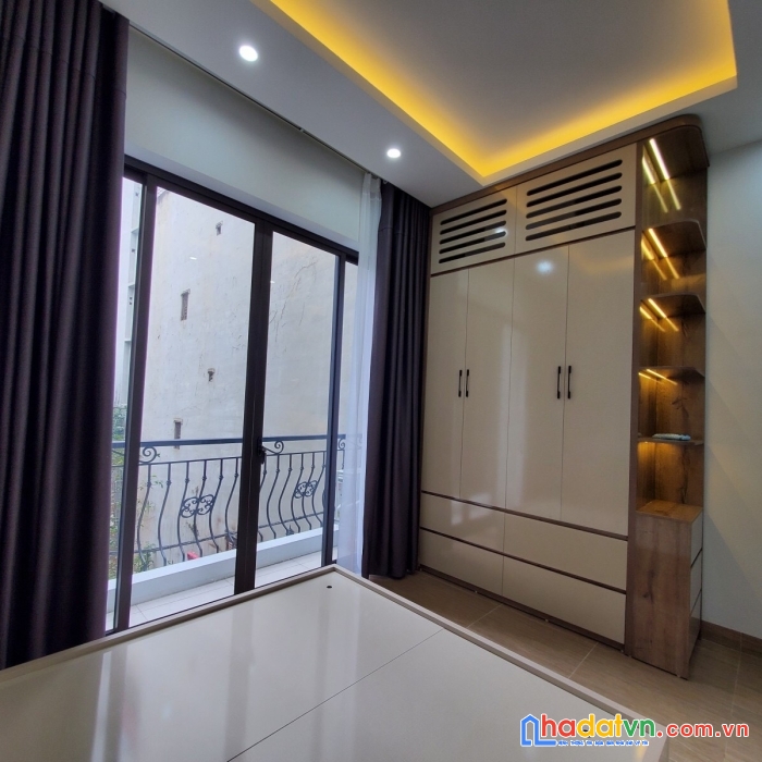 Bán gấp nhà phố hào nam quận đống đa, ngõ 2,5m, gần ô tô, kinh doanh, 
39m2, 5 tầng, giá 4,5 tỷ