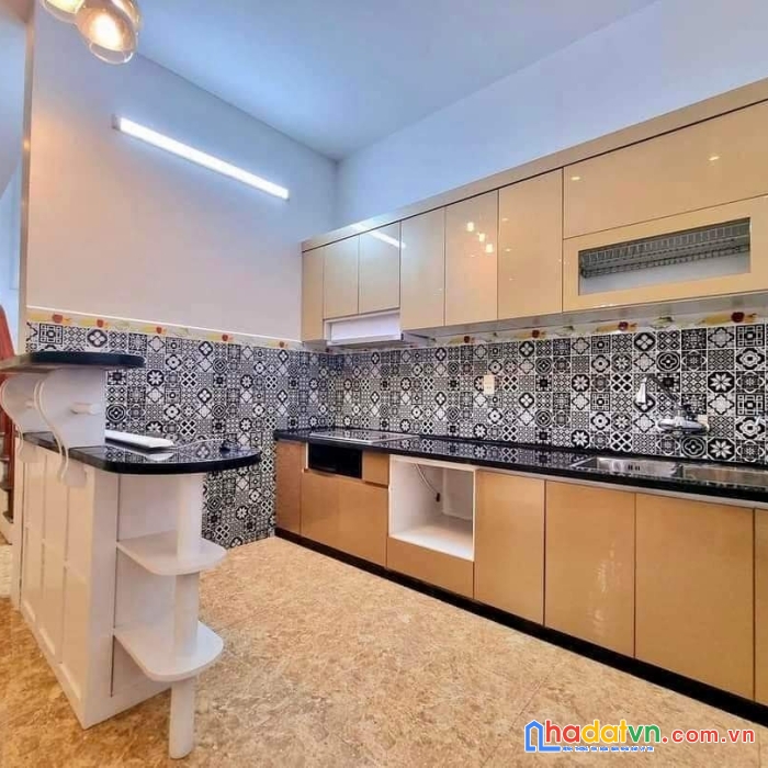 Chính chủ bán nhà mặt phố giáp bát 64m x 5 tầng, ô tô tránh, kd. 11.3 tỷ.