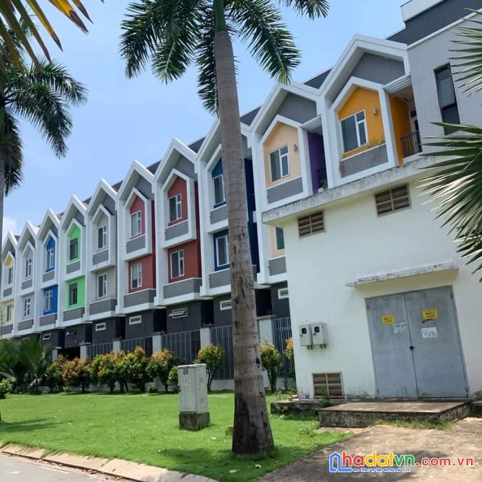 Nhà thô  quốc lộ 13 hiệp bình phước 68m chỉ 5.8 tỷ - ô tô quay đầu thoải mai