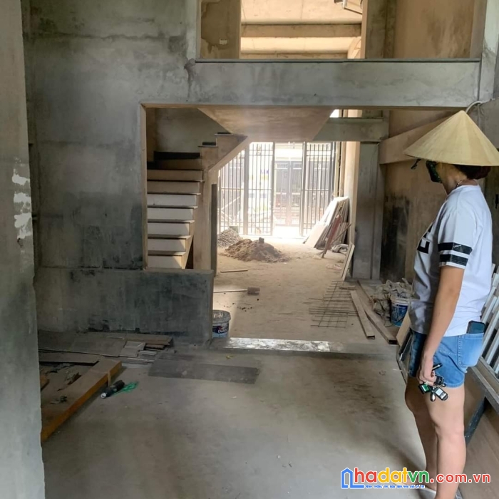 Nhà thô  quốc lộ 13 hiệp bình phước 68m chỉ 5.8 tỷ - ô tô quay đầu thoải mai