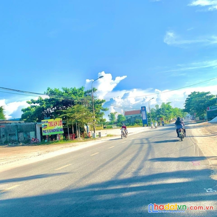 Lô đất hoà tiến - giá 5.6tr/ m2, cách dt605 chỉ 1km, chợ lệ trạch 2km