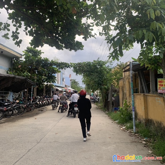 Lô đất hoà tiến - giá 5.6tr/ m2, cách dt605 chỉ 1km, chợ lệ trạch 2km