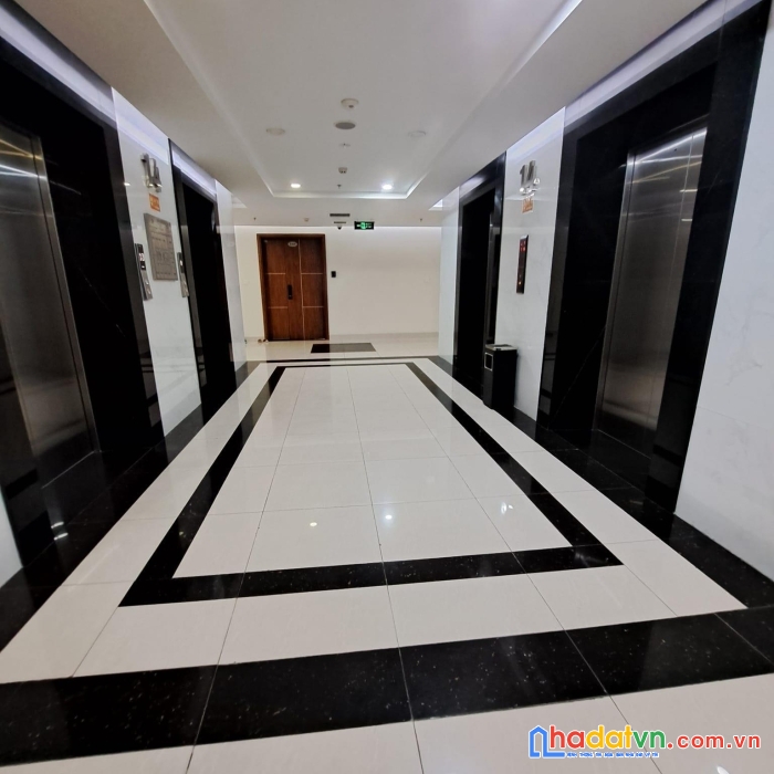 Bán căn hộ chung cư cao cấp  view hồ hoàng cầu - 3 ngủ cực thoáng - 105m - tầng trung - nhỉnh 8 tỷ