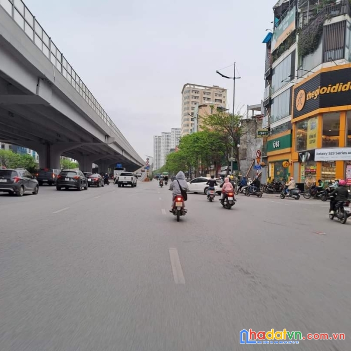 Bán nhà mặt phố phạm văn đồng thang máy, vỉa hè, kinh doanh đa hệ sầm uất, 80m chỉ 15 tỷ