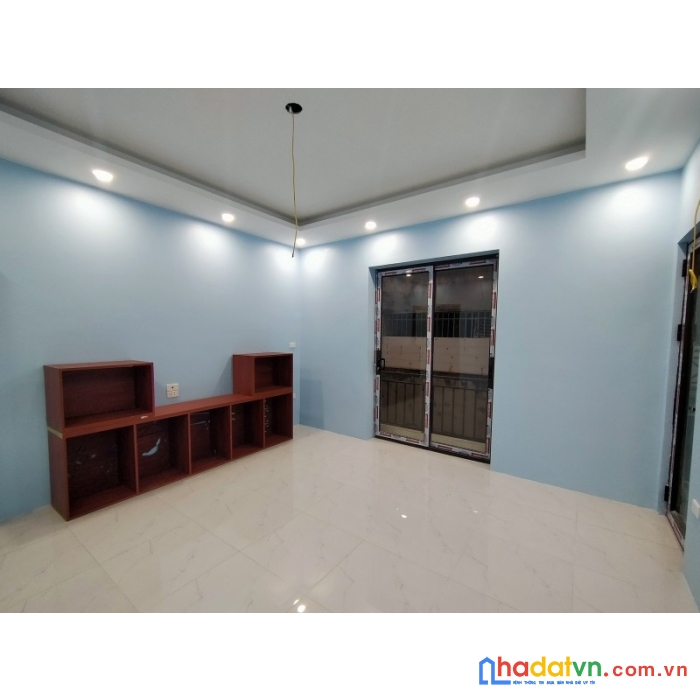 Bán nhà đê la thành nhỏ 37m2 x 5 tầng, 2 thoáng, ngõ thông, nhỉnh 5 tỷ, lh 0966037496