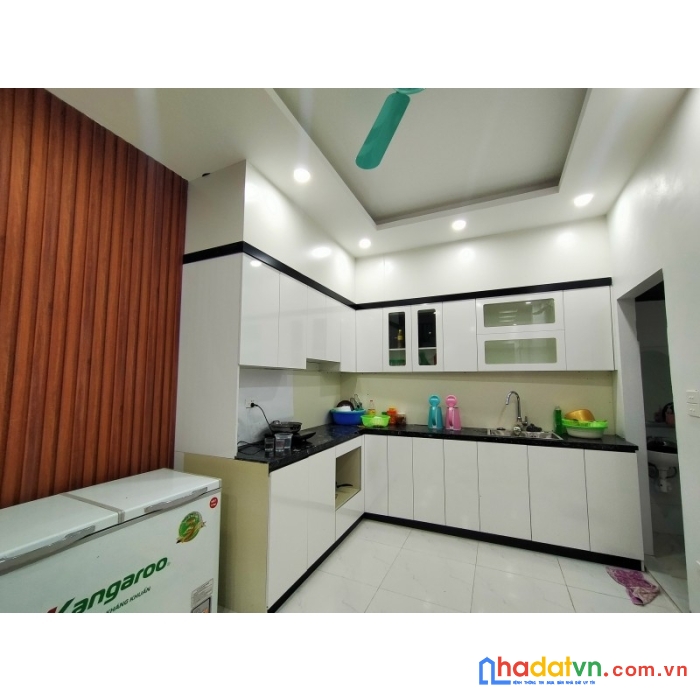 Bán nhà đê la thành nhỏ 37m2 x 5 tầng, 2 thoáng, ngõ thông, nhỉnh 5 tỷ, lh 0966037496