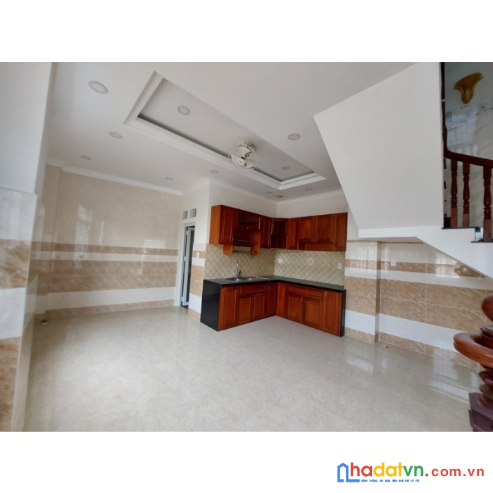 Bán nhà lô góc mặt tiền siêu thị gigamall thủ đức 300m2 sàn 14 tỷ