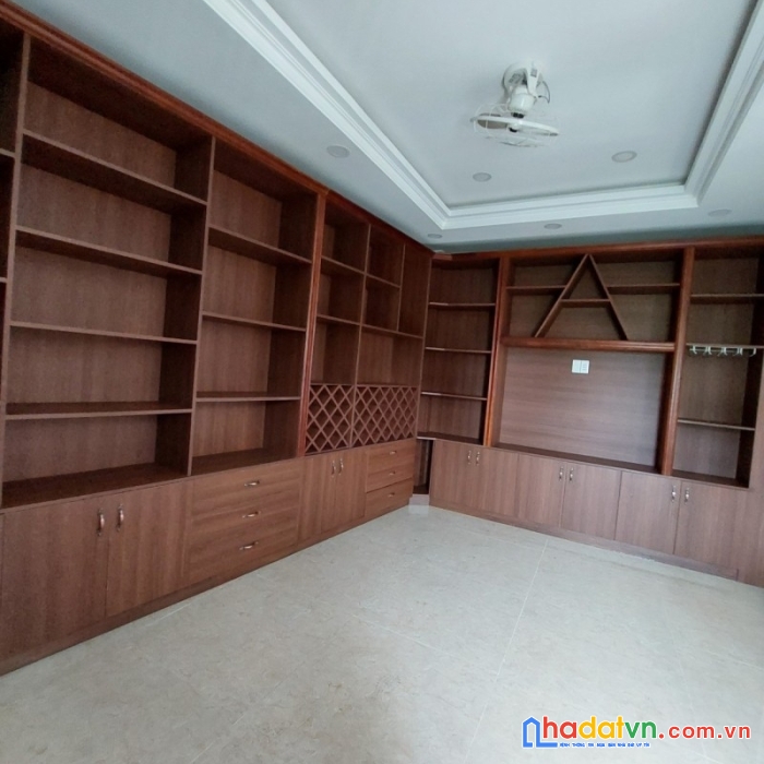 Bán nhà lô góc mặt tiền siêu thị gigamall thủ đức 300m2 sàn 14 tỷ