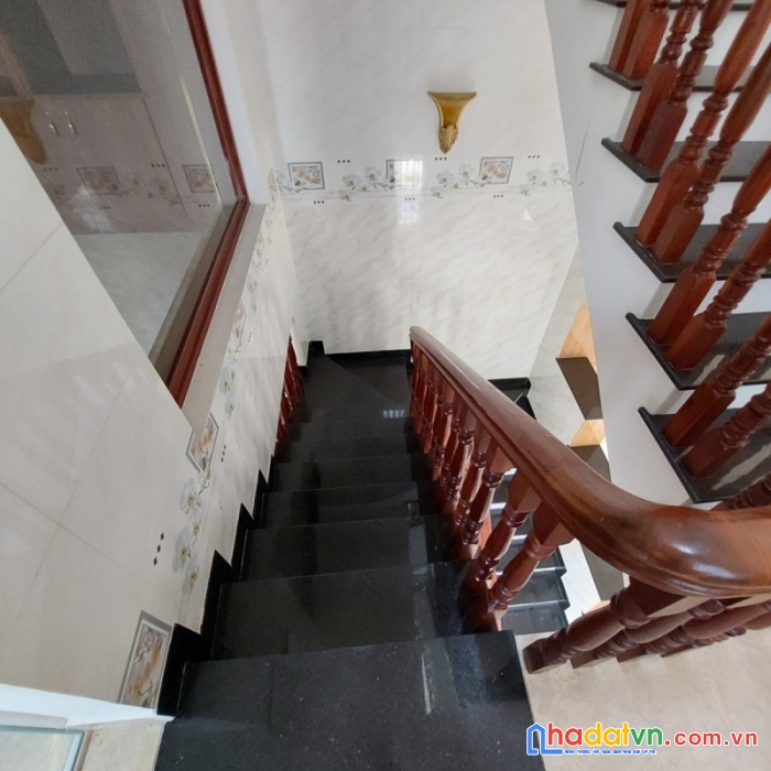 Bán nhà lô góc mặt tiền siêu thị gigamall thủ đức 300m2 sàn 14 tỷ