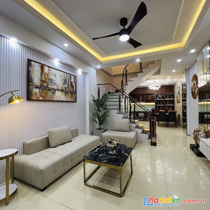 8.nhà đẹp miếu hai xã full nội thất có sân để xe giá rẻ