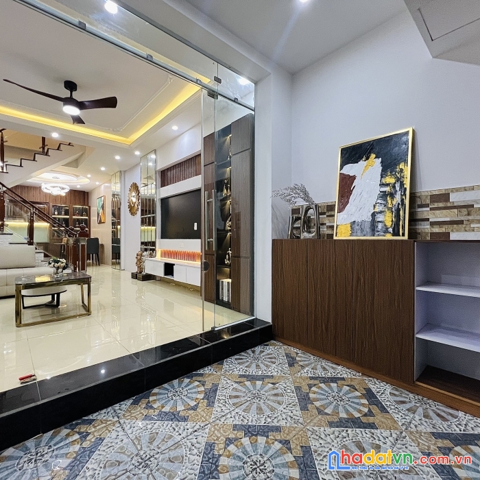 8.nhà đẹp miếu hai xã full nội thất có sân để xe giá rẻ