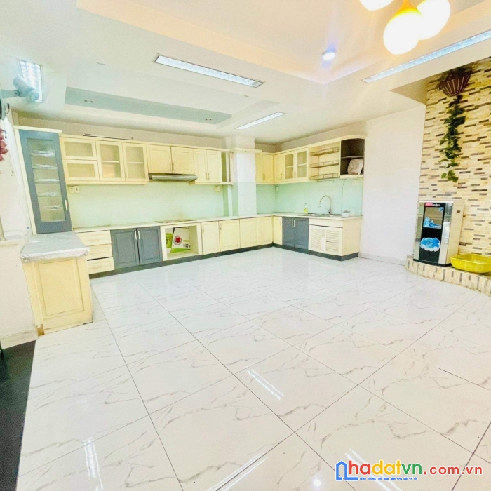 Biệt thự 6 tầng, giáp quận 10, 120m2, đường 10m thông tứ tung, cần bán gấp định cư mỹ.
