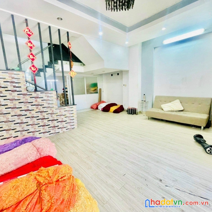 Biệt thự 6 tầng, giáp quận 10, 120m2, đường 10m thông tứ tung, cần bán gấp định cư mỹ.