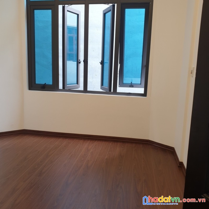 Cần bán nhà phố chùa láng kd ôtô đỗ cửa dt 50m2 6tầng mt 5,5m chỉ 5,5 tỷ lh 0975124520