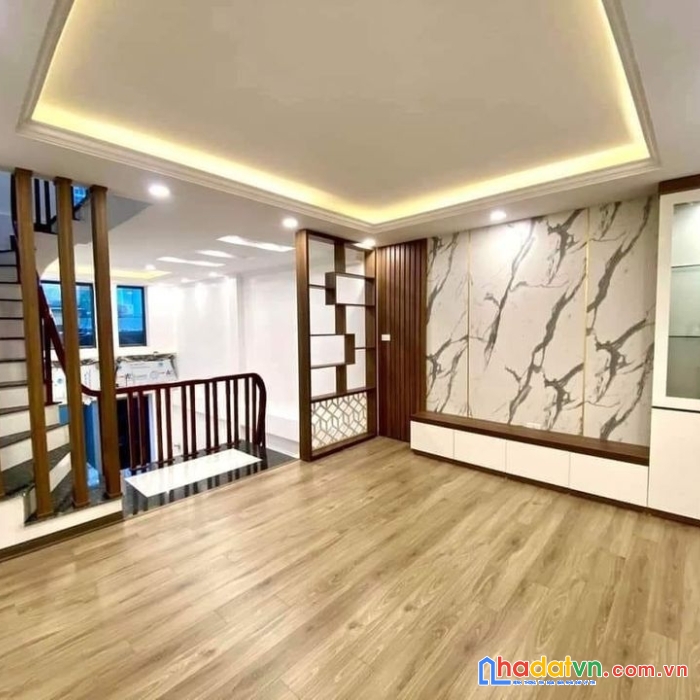 Cần bán nhà phố chùa láng kd ôtô đỗ cửa dt 50m2 6tầng mt 5,5m chỉ 5,5 tỷ lh 0975124520