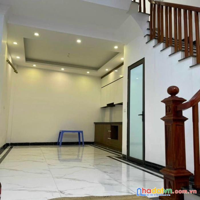 Cần bán nhà phố chùa láng kd ôtô đỗ cửa dt 50m2 6tầng mt 5,5m chỉ 5,5 tỷ lh 0975124520