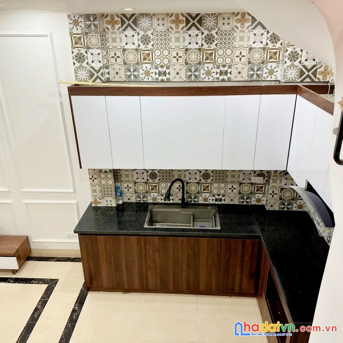 Chỉ hơn 4 x tỷ có nhà 5 tầng phố minh khai - 50 m ra mặt phố dt: 35m2 3 ngủ mt: 3.8m giá : 4x tỷ