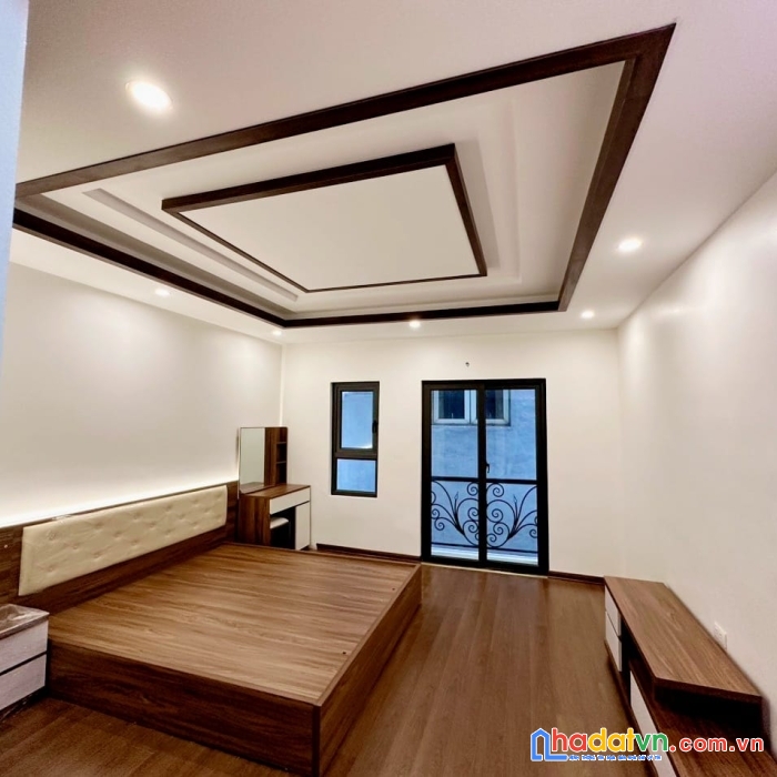 Chỉ hơn 4 x tỷ có nhà 5 tầng phố minh khai - 50 m ra mặt phố dt: 35m2 3 ngủ mt: 3.8m giá : 4x tỷ