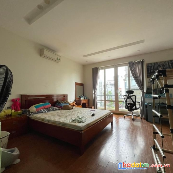 Bán nhà khúc thừa dụ, cầu giấy, ô tô tránh vào nhà, lô góc, 10m ra phố, 62m, giá 13.3 tỷ