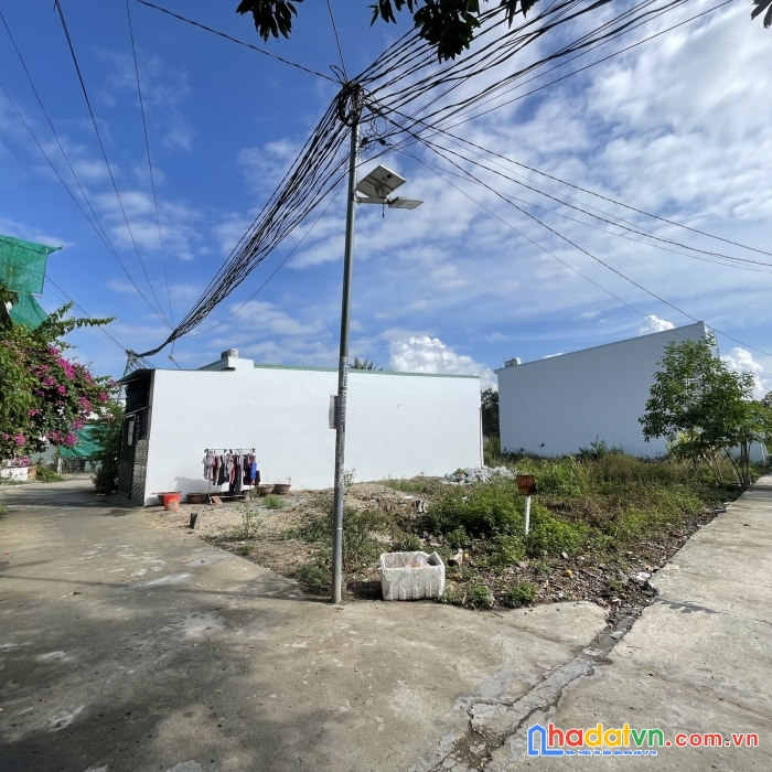 Lô góc 2 mặt đường bêtong hướng đông nam full thổ cư xã vĩnh thạnh, nha trang chỉ 1 tỷ 390tr.