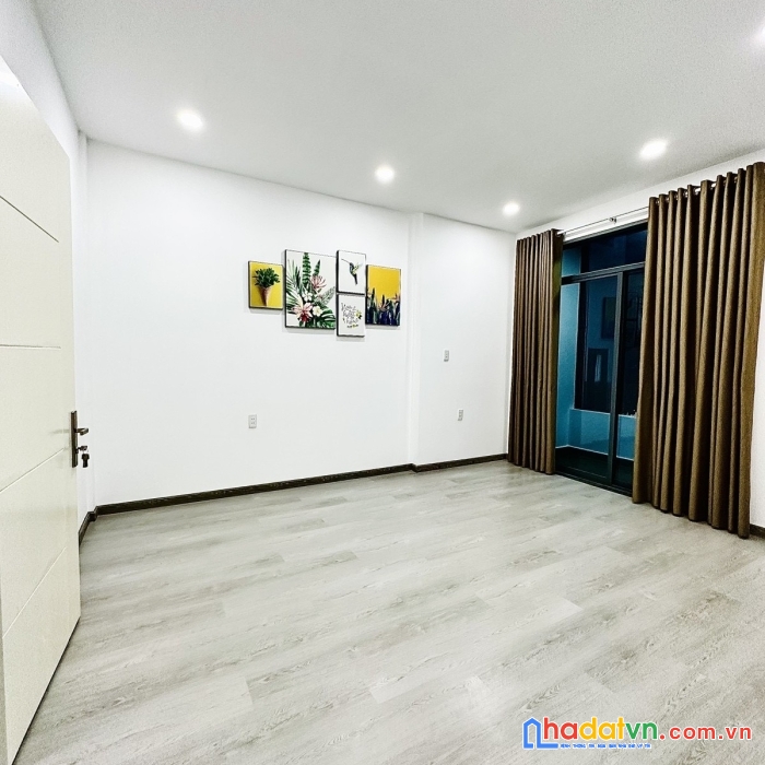 Mặt tiền lô góc khu phan xích long 5 tám thang máy ngang khủng 5,5m nhỉnh 12 tỷ tl