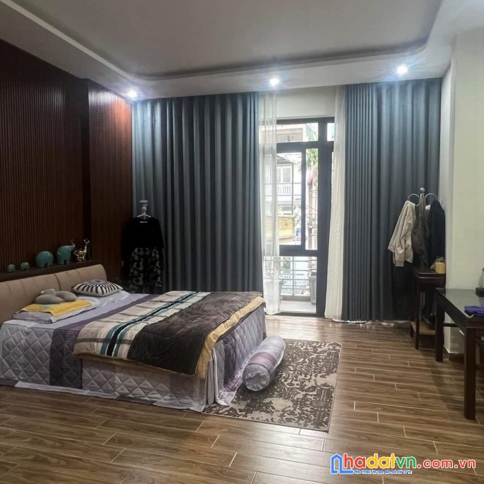 Bán nhà phân lô trần quốc hoàn, gara ô tô tránh, kinh doanh, dân trí cao 60m2 hơn 10 tỷ