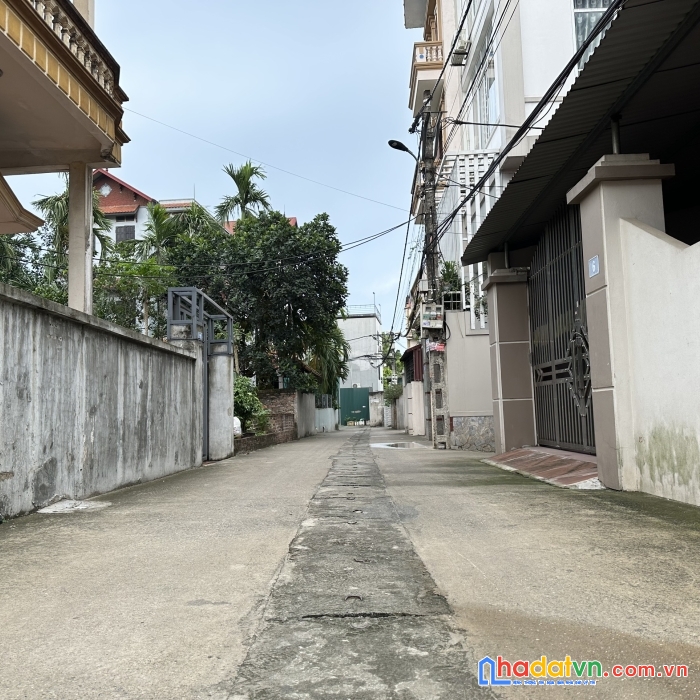 Cc gửi bán lô cực vip 60m2 xóm đường nguyên khê, ngay cổng trường học, chỉ 4x ( x mầm non )