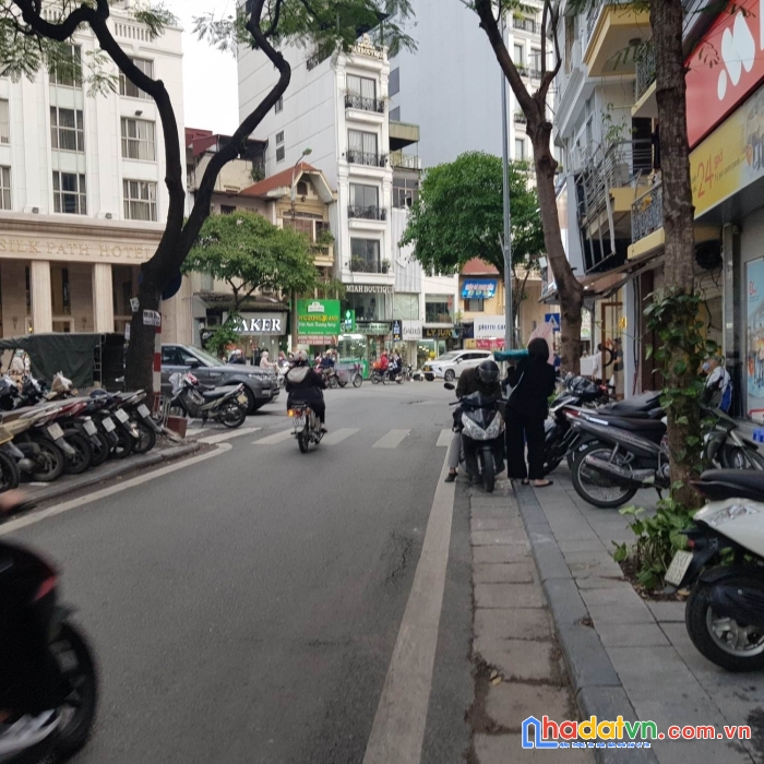 Bán nhà đẹp kinh doanh tốt ở trung tâm quận giá hợp lý