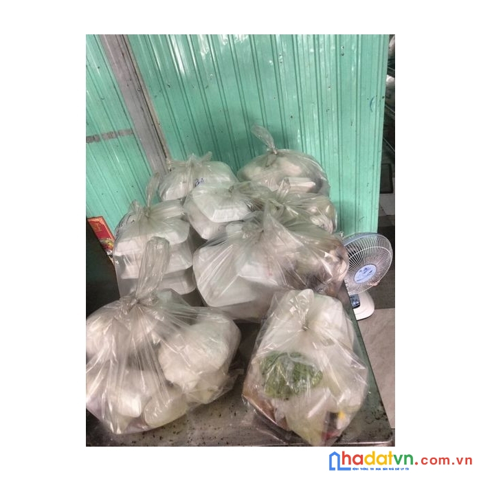 Cần sang mặt bằng quán cơm gần đại học thể dục thể thao. gần đại học quốc gia. có lượng khách ổn