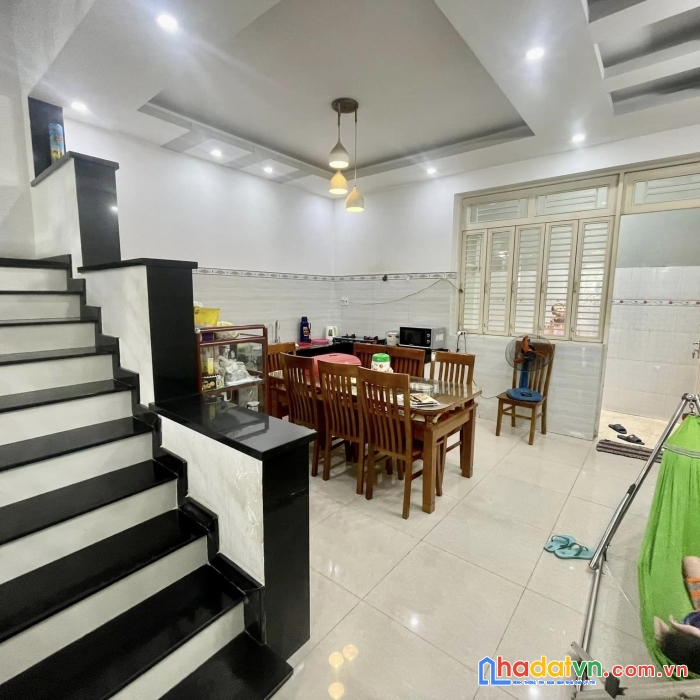 Ngộp bank 7 tỷ bán gấp nhà 4 tầng, 80m2, ngang bề thế 5m, lũy bán bích , tân phú.